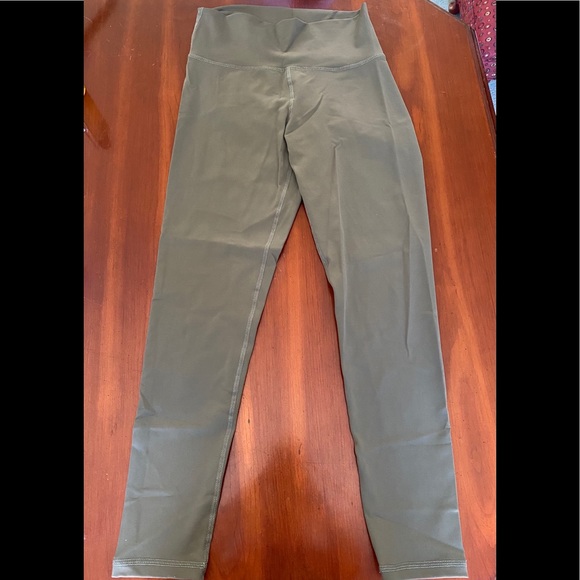 ECHT force scrunch leggings in olive - Picture 3 of 5